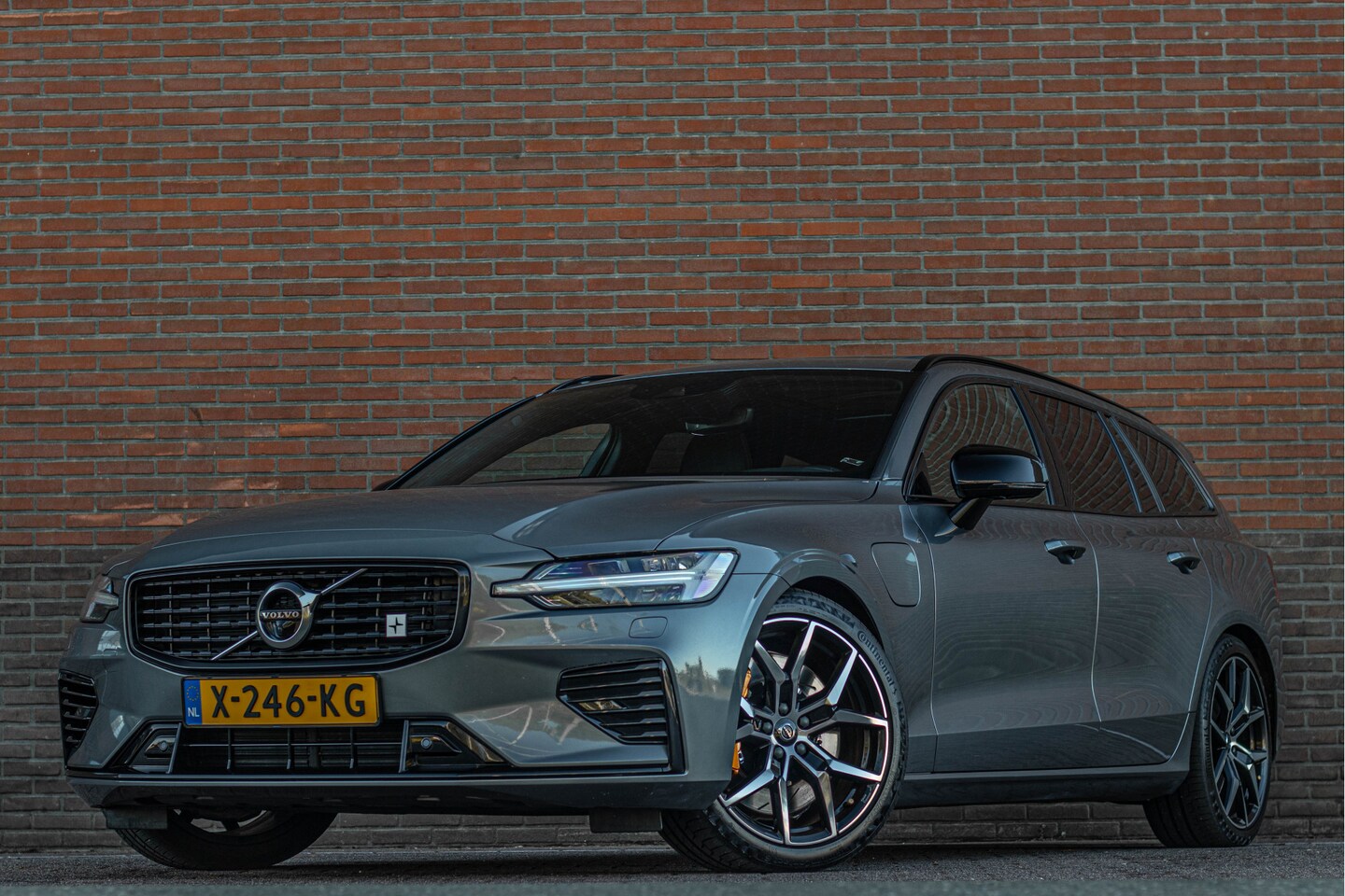 Volvo V60 - 2.0 T8 Twin Engine AWD Polestar Engineered H&K Pano., Trekh. - AutoWereld.nl