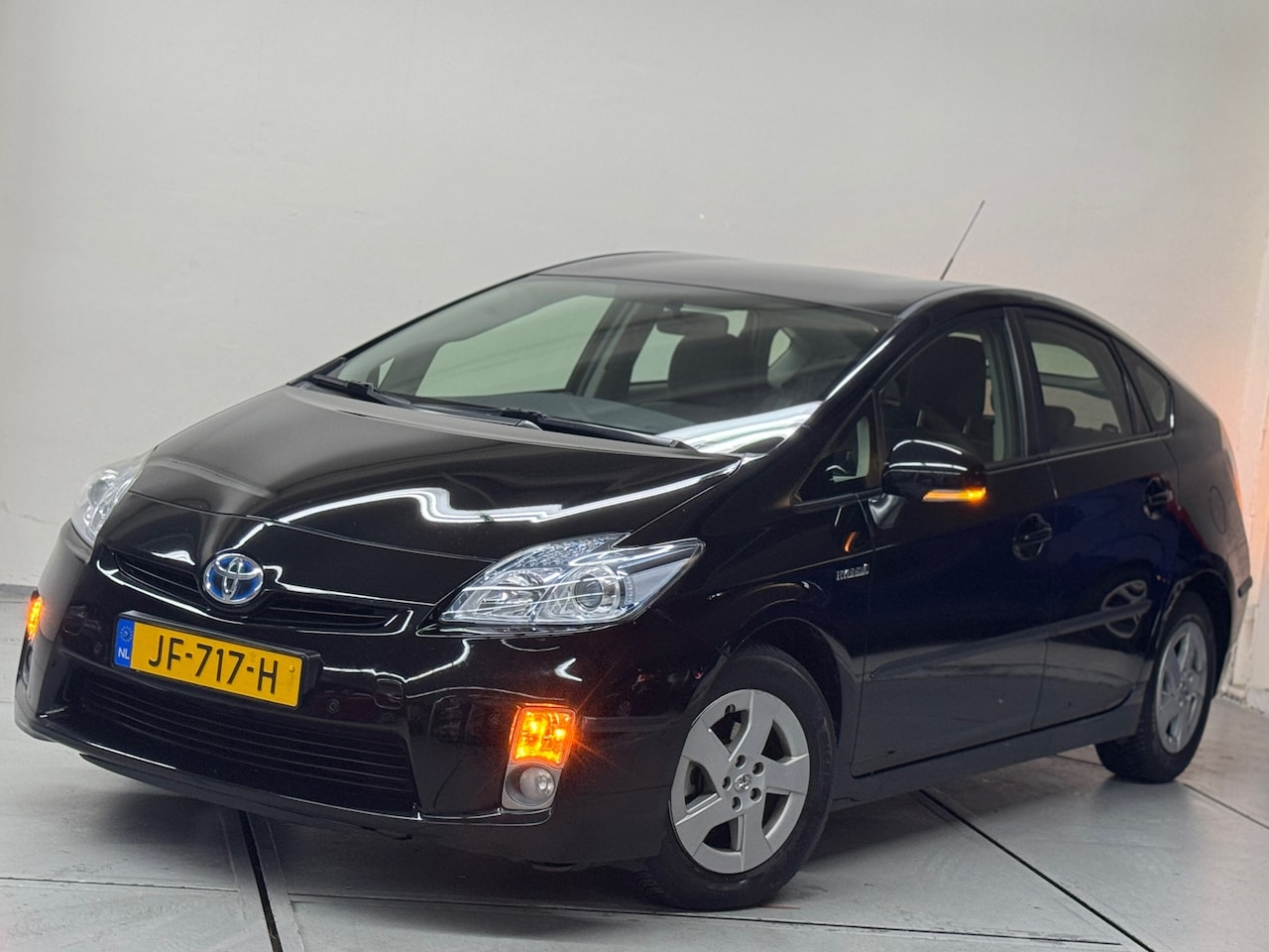 Toyota Prius - 1.8 Dynamic Business HUD Navi Cam - AutoWereld.nl