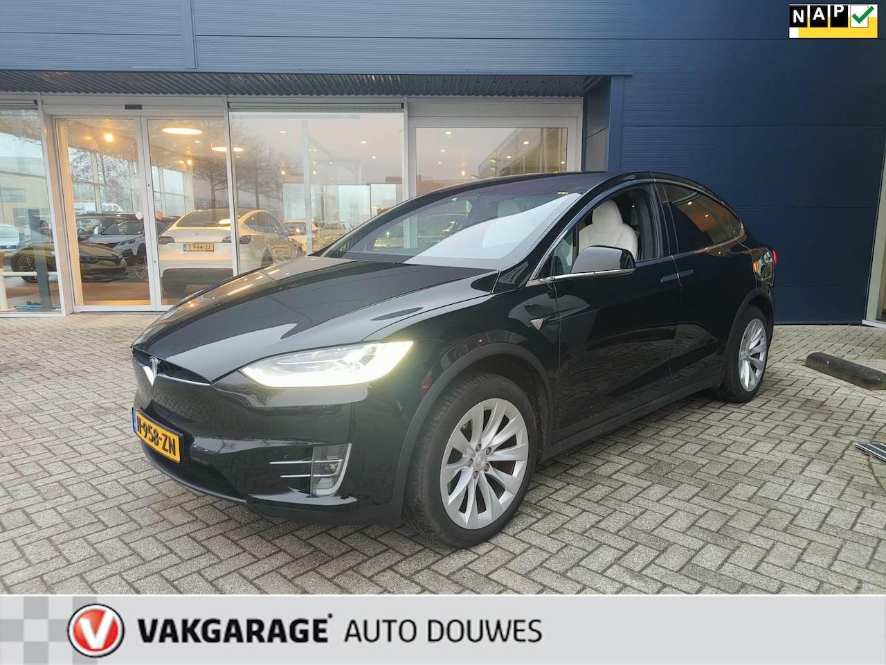 Tesla Model X - Long Range | Autopilot 3.0 | Luchtvering | 1e eigenaar | NAP | Trekhaak - AutoWereld.nl