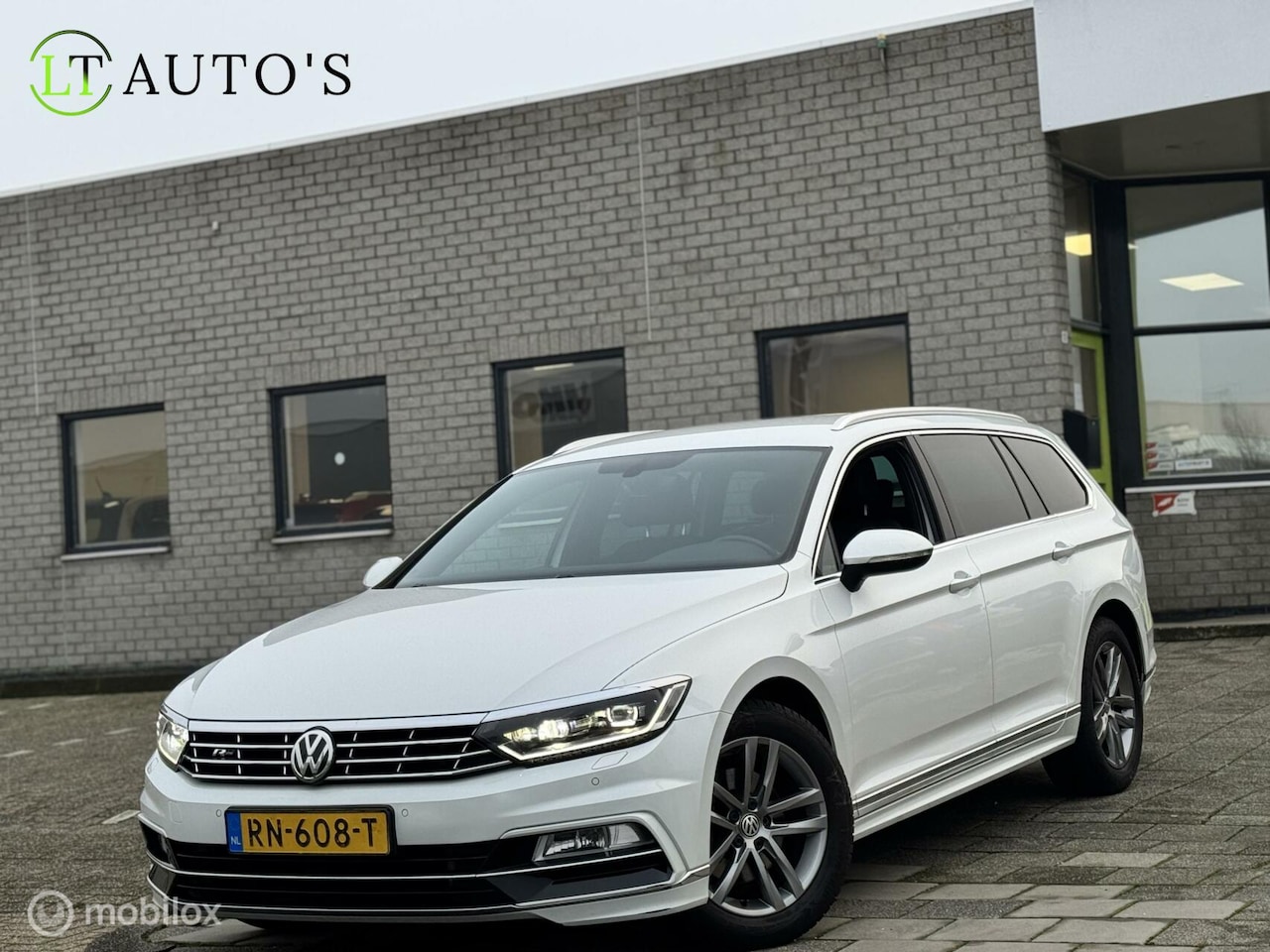 Volkswagen Passat Variant - 1.6 TDI Highline Business R|ACC - AutoWereld.nl