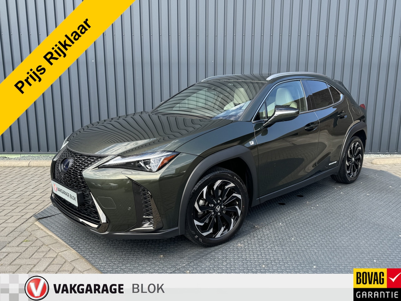 Lexus UX - 250h F Sport Premium / President Pack | Ivoor leer | afnm. Trekhaak | 10 jr Garantie | Rij - AutoWereld.nl