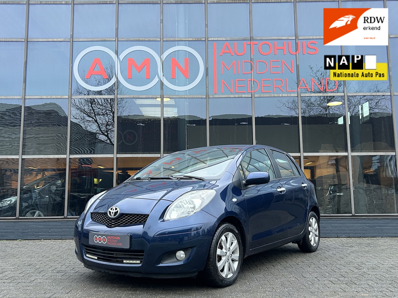 Toyota Yaris - 1.3 VVTi Aspiration Elekpakket,Airco,LMV15”,Multifunctioneel stuurwiel - AutoWereld.nl