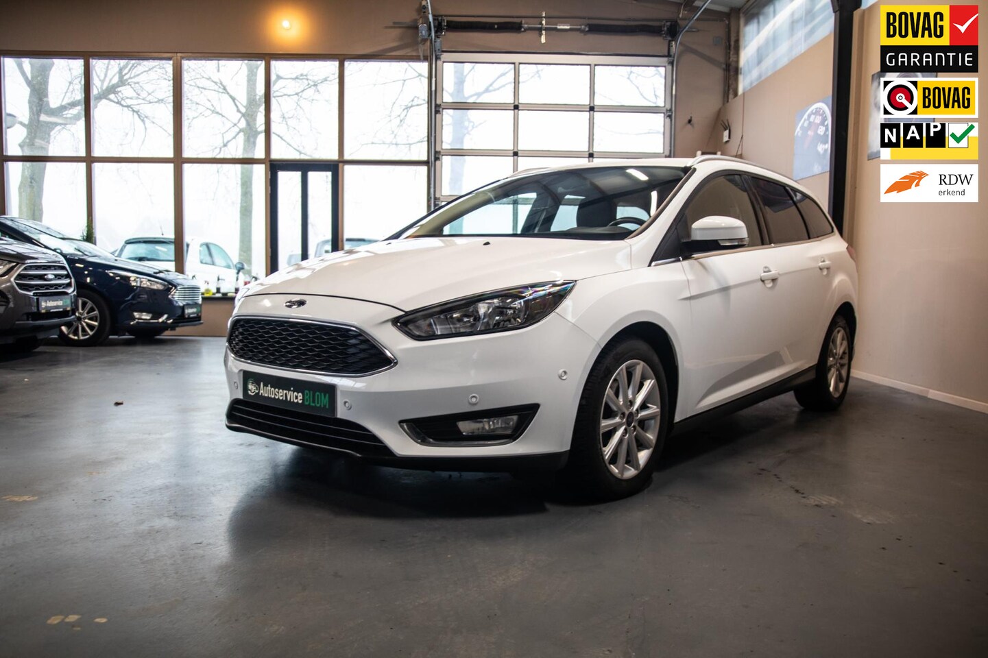 Ford Focus Wagon - 1.0 Titanium apple carplay nieuwstaat nieuwe distributie 6 tot 12 maanden garantie - AutoWereld.nl