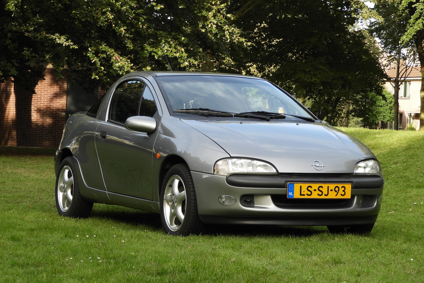 Opel Tigra - 1.6i-16V Opel Tigra 1.6i-16V UNIEK - NIEUWSTAAT Km. Stand 36.525 - AutoWereld.nl