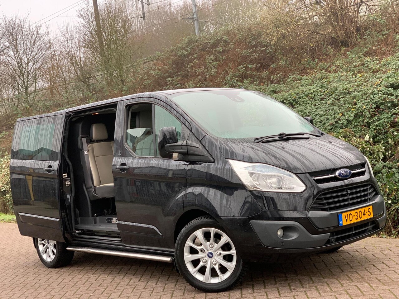 Ford Transit Custom - 270 2.2 TDCI L1H1 Limited DC 270 2.2 TDCI L1H1 Limited DC CHAMPION - AutoWereld.nl