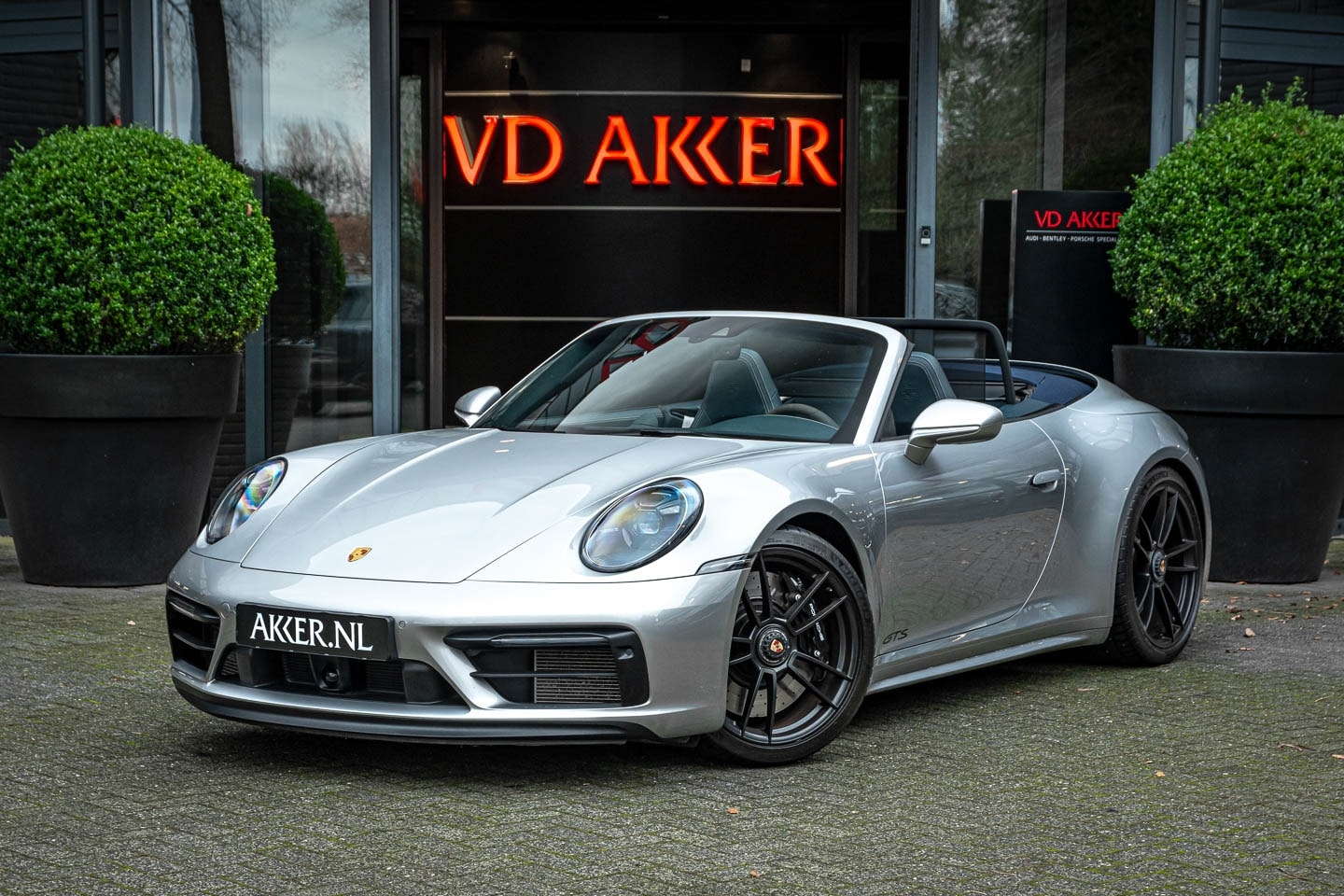 Porsche 911 Cabrio - 992 GTS BURMESTER+LEDERPAKKET+ST.KOELING+ACC+4WSTURING - AutoWereld.nl