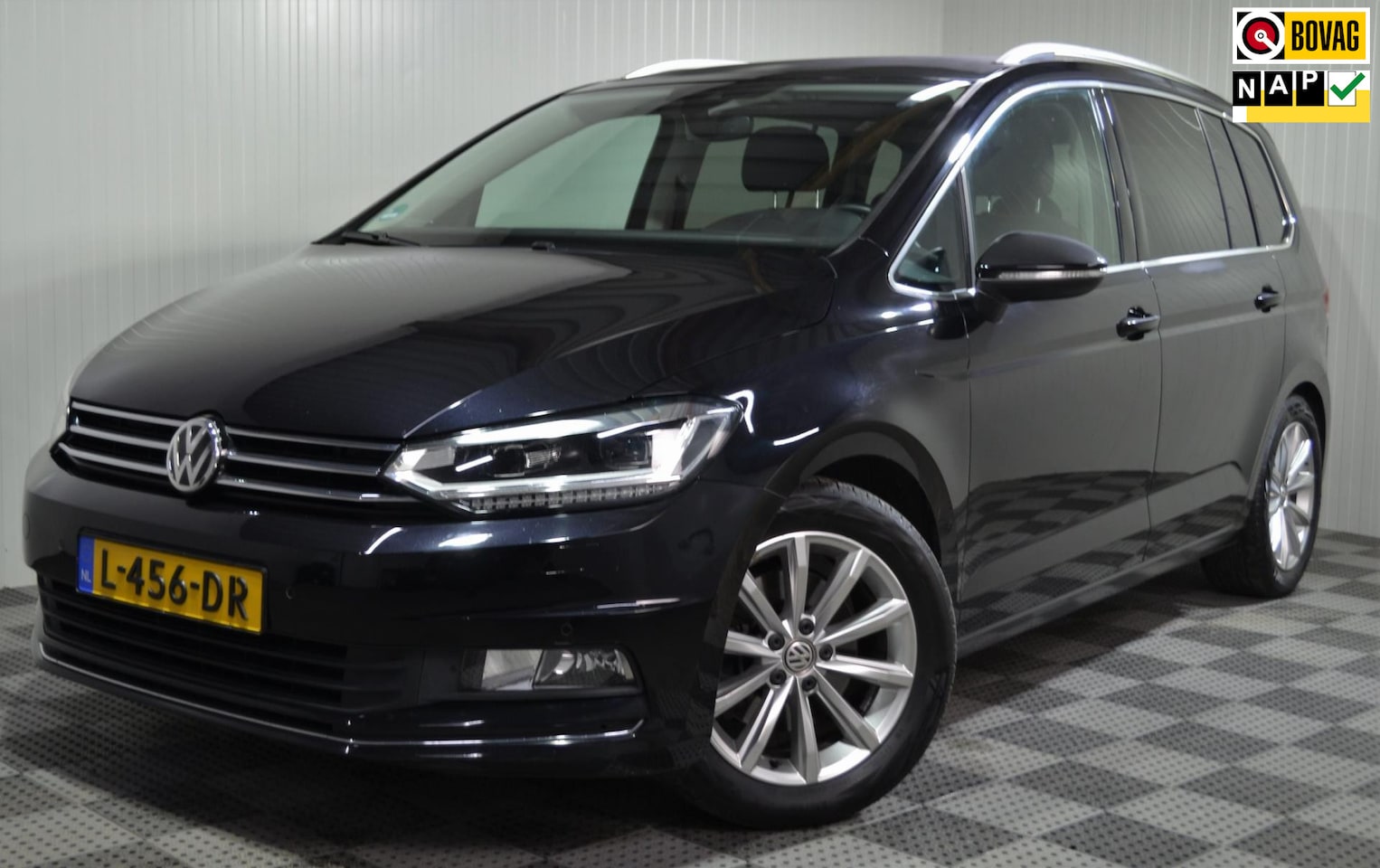 Volkswagen Touran - 1.4 TSI Connected Series / Trekhaak / Stoelverw./ LED / Navi./ Automaat - AutoWereld.nl