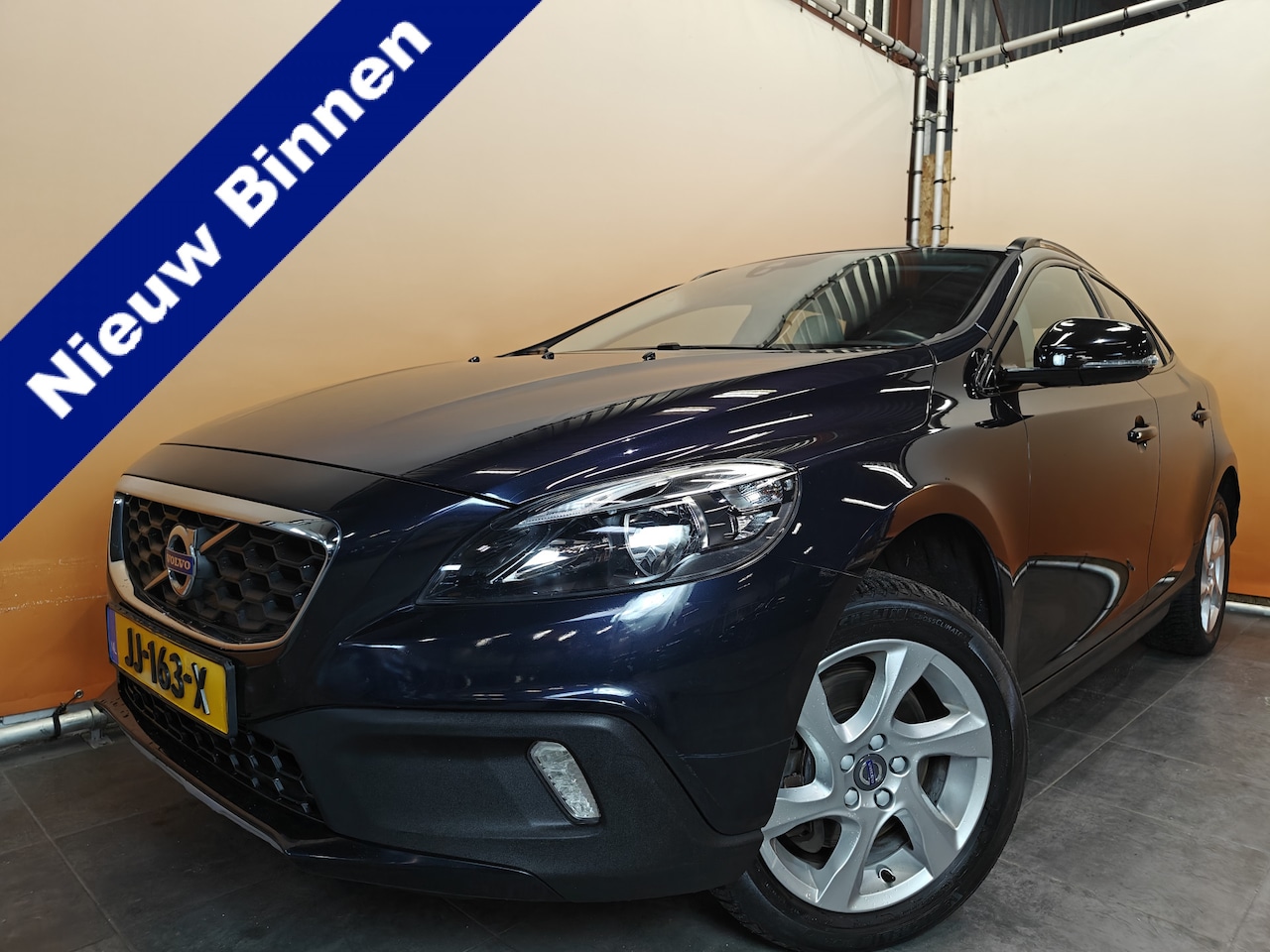 Volvo V40 Cross Country - 2.0 T3 Momentum dealer onderhouden navigatie - AutoWereld.nl