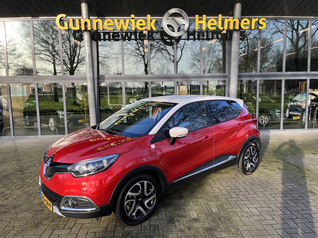 Renault Captur - 1.2 TCe Helly Hansen | AUTOMAAT | CRUISE CONTROL | STOELVERWARMING | NAVIGATIE | CAMERA | - AutoWereld.nl