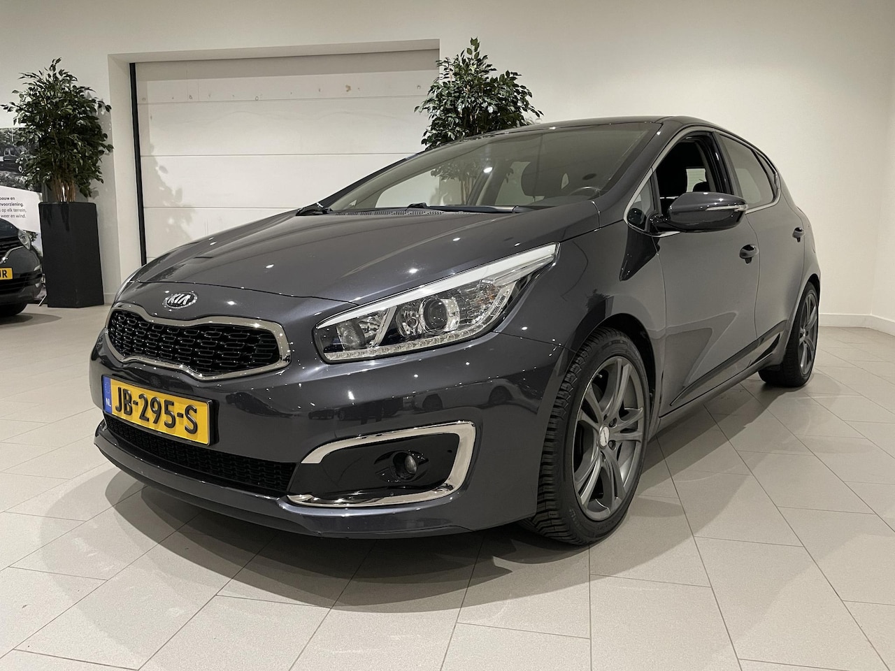 Kia Cee'd - 1.6 GDI DynamicLine | Navigatie | Achteruitrijcamera | Airco | Parkeersensoren | Cruise Co - AutoWereld.nl