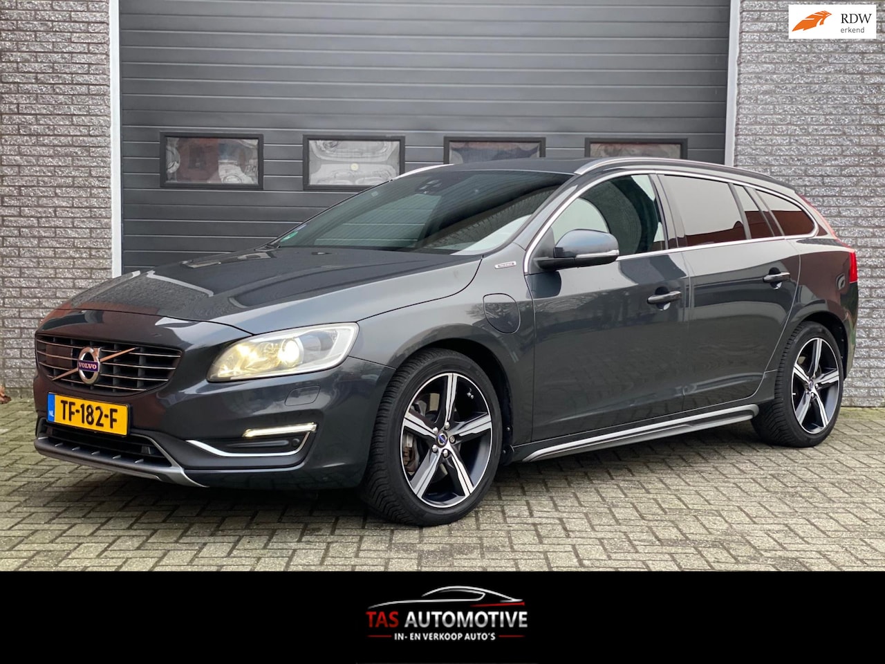 Volvo V60 - 2.4 D5 Twin Engine Special Edition AWD/LEER/NAVI - AutoWereld.nl