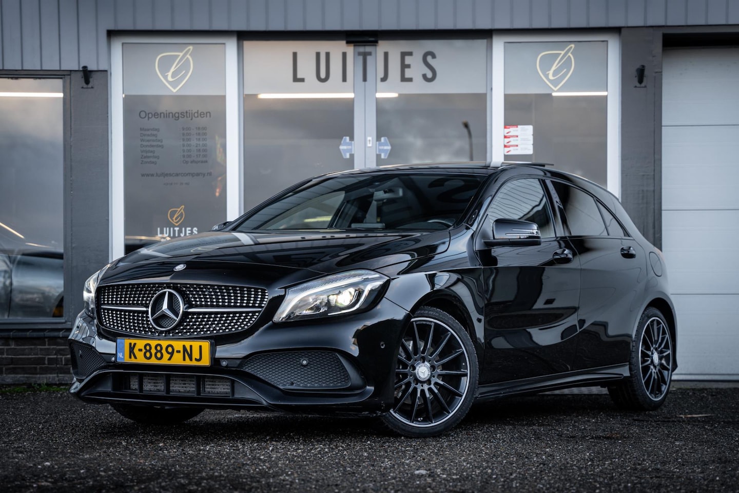 Mercedes-Benz A-klasse - 200 AMG AUT7 I Pano-dak I Leder/Alcantara I 18'' I Diamand-Grill - AutoWereld.nl