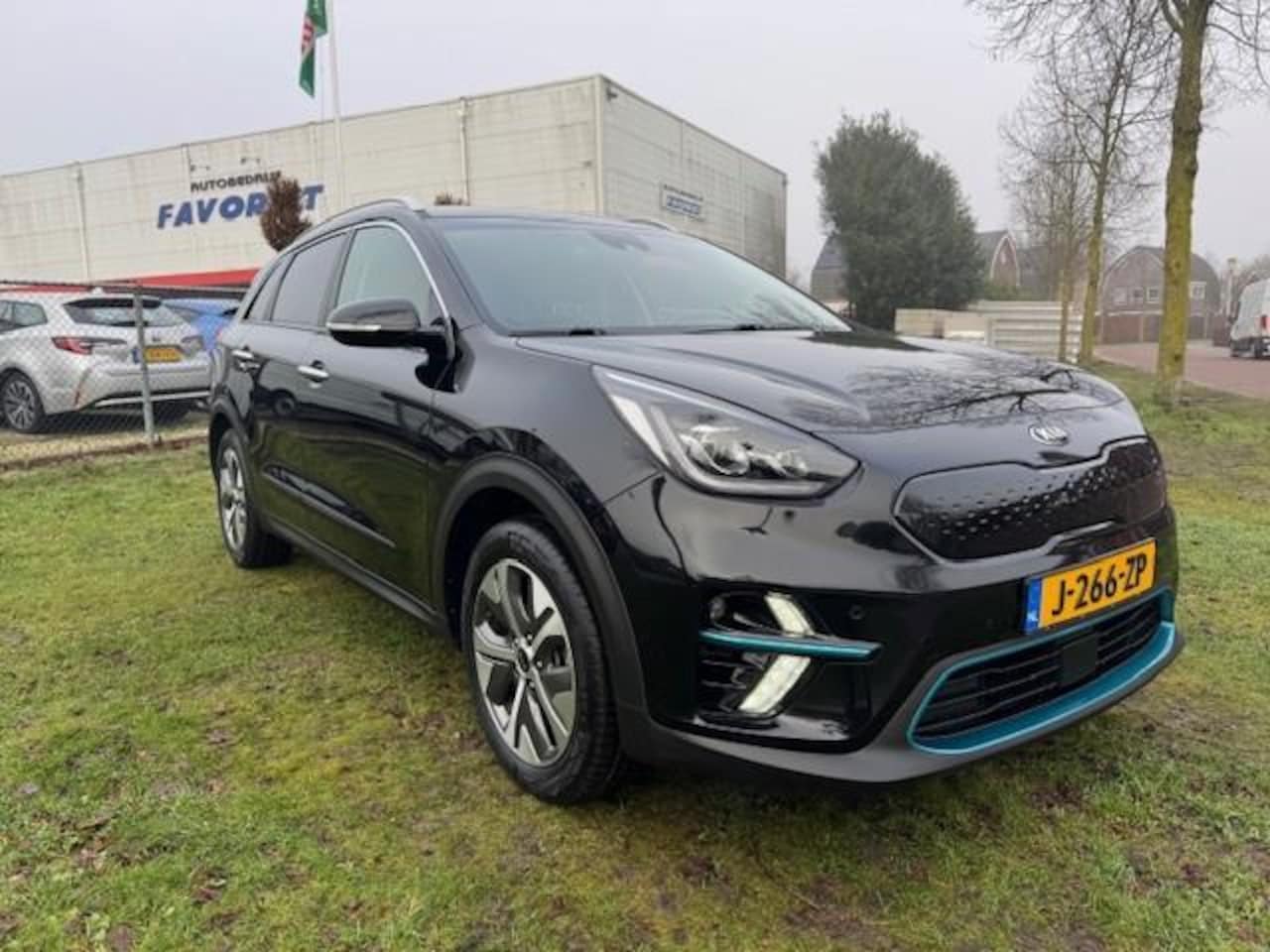 Kia e-Niro - EXECUTIVELINE 64KWH 3FASE/WARMTEPOMP/THAAK/ACARPLAY/FABRIEKSGARANTIE - AutoWereld.nl