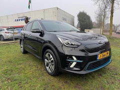 Kia e-Niro - EXECUTIVELINE 64KWH 3FASE/WARMTEPOMP/THAAK/ACARPLAY/FABRIEKSGARANTIE