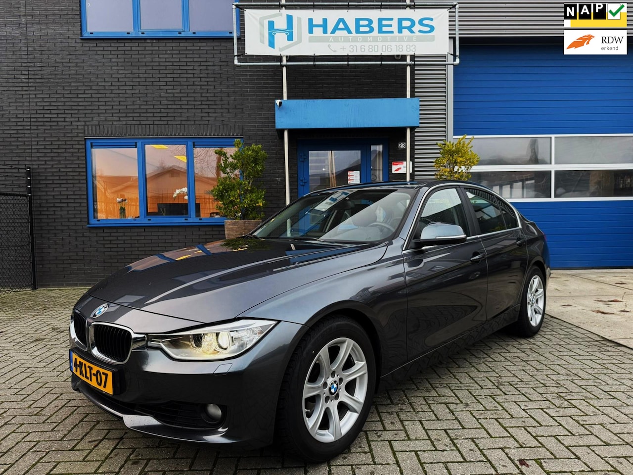 BMW 3-serie - 320i High Executive 184PK|Origineel NL|Prof Navi|Trekhaak|AUT|Xenond/Led|Isofix|Leder|Crui - AutoWereld.nl