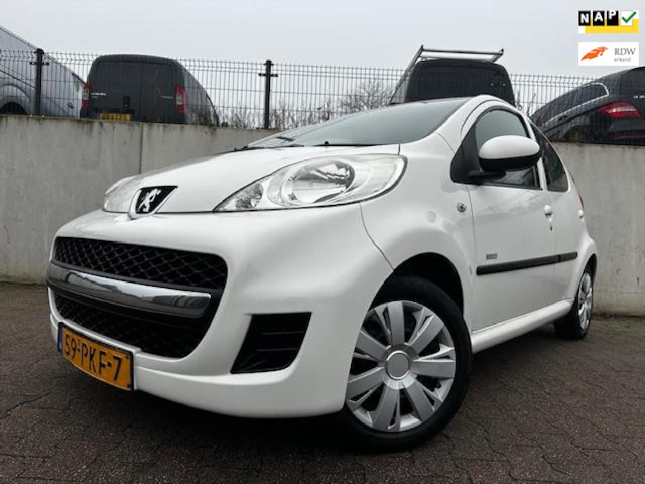 Peugeot 107 - 1.0-12V Millesim 200/AUTOMAAT/AIRCO/NAP/ - AutoWereld.nl