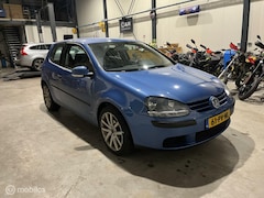 Volkswagen Golf - 5 1.6 FSI Sportline / Airco / 6 Bak