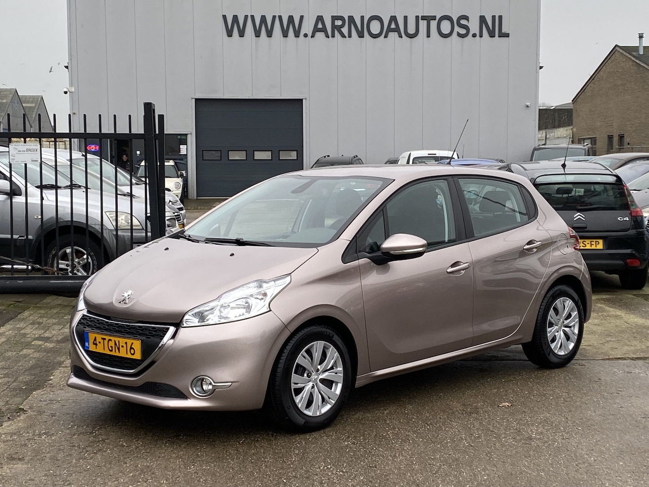 Peugeot 208 - 1.2 Vti Envy 1.2 VTi Envy 5-DEURS, 98.839 KM NAP, 1E EIGENAAR, AIRCO(CLIMA), CRUISE CONTROL, PARKEERSEN - AutoWereld.nl