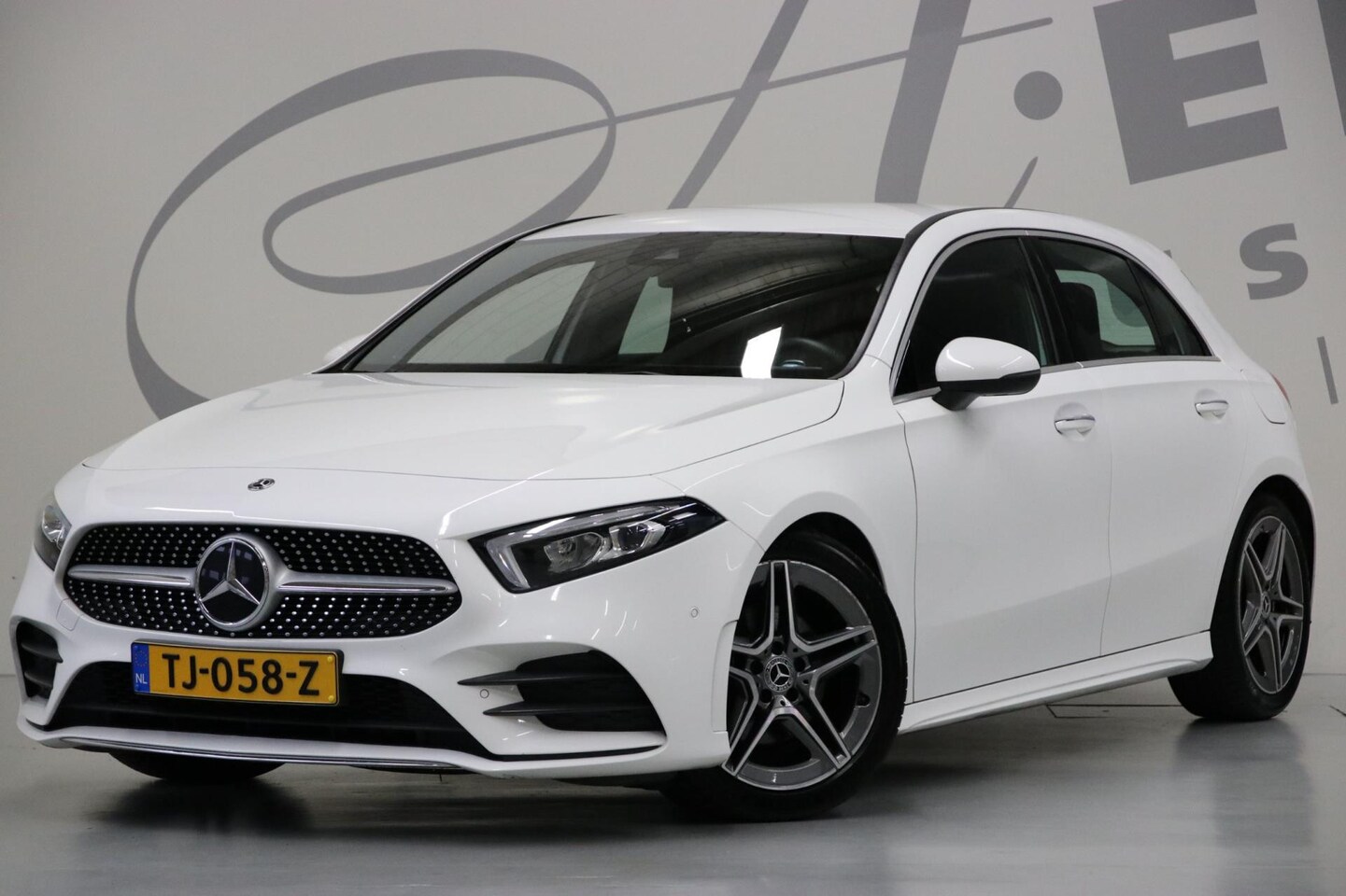 Mercedes-Benz A-klasse - 200/ Burmester/ AMG-Pakket/ DAB/ Sfeerverlichting - AutoWereld.nl