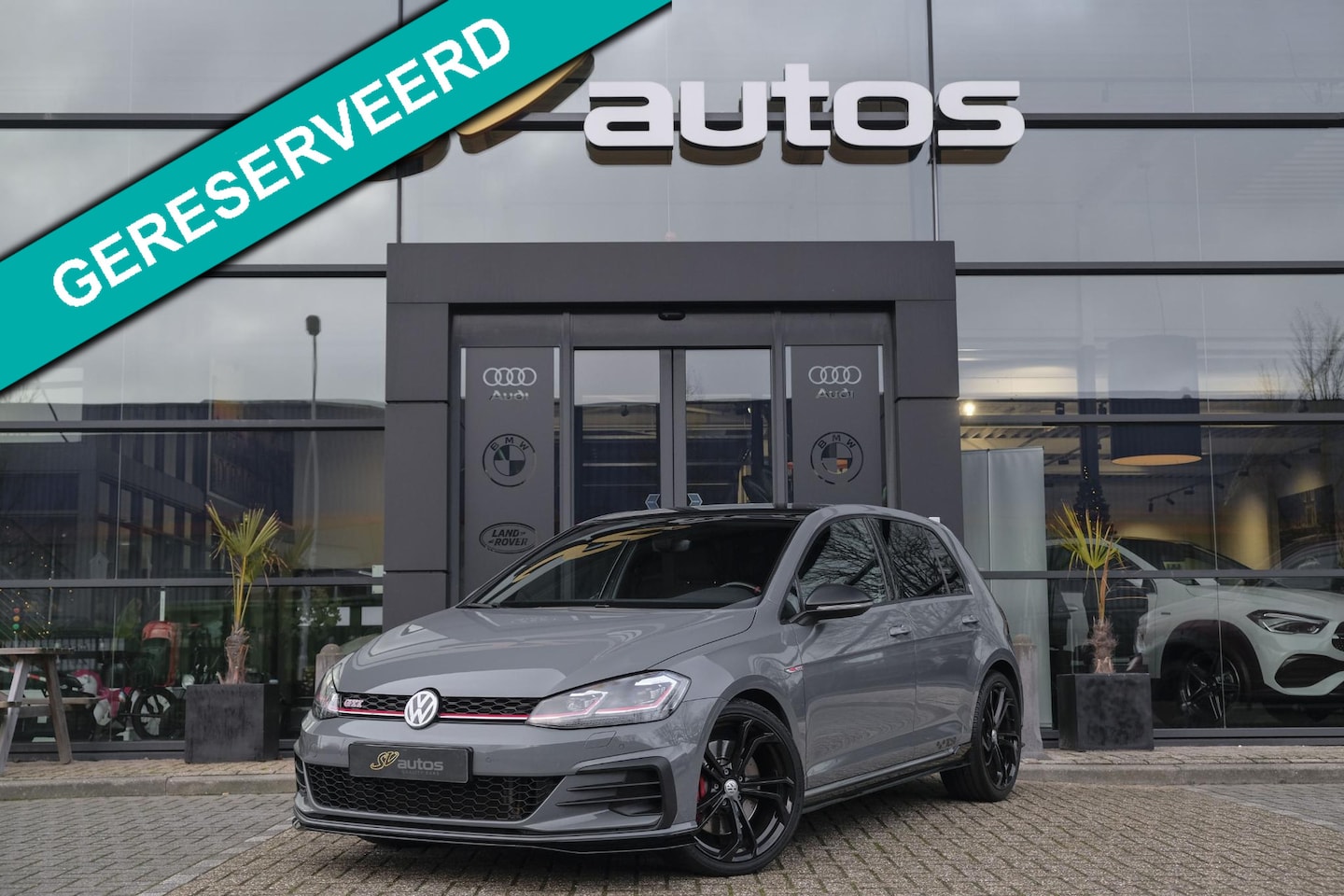 Volkswagen Golf - 7.5 GTI TCR 2.0 TSI 290pk DSG Adaptive cruise Alcantara Dodehoeksensor Discover Navi 18" L - AutoWereld.nl