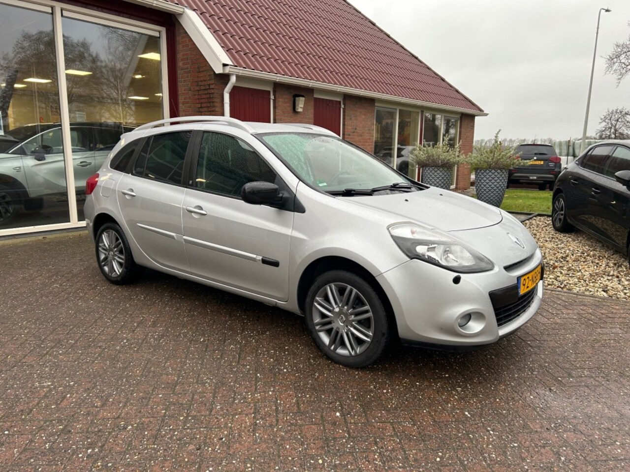 Renault Clio Estate - Estate 1.6 20TH ANNIVERSARY AUTOMAAT! 2e EIGENAAR - AutoWereld.nl