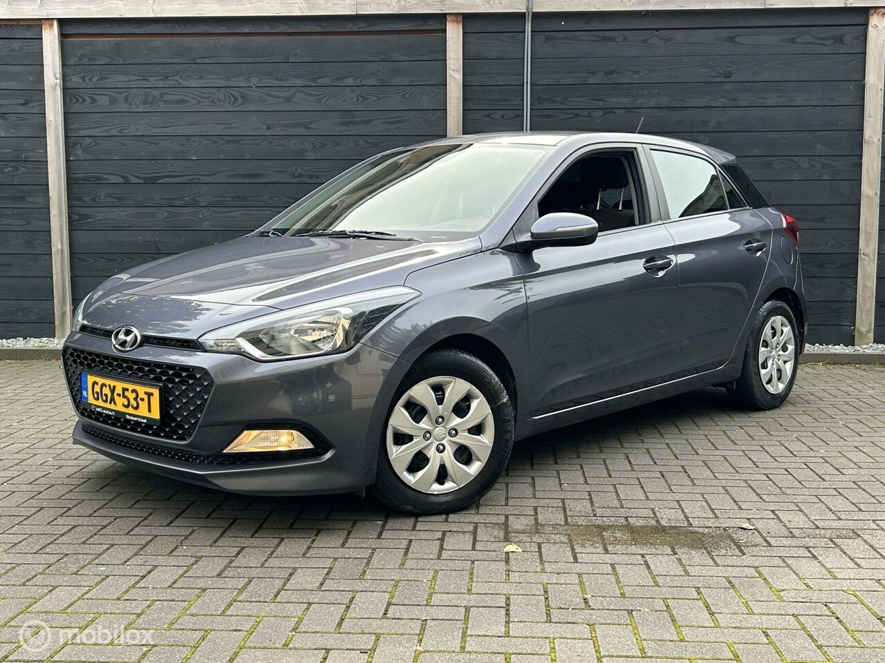 Hyundai i20 - 1.2 i-Drive Cool Airco / 80.897 KM dealer ond. - AutoWereld.nl