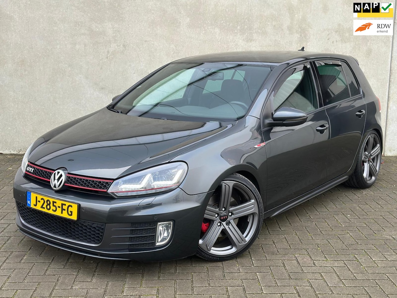 Volkswagen Golf - 2.0 GTI DSG 19'' Carplay Bearlock Xenon LED - AutoWereld.nl