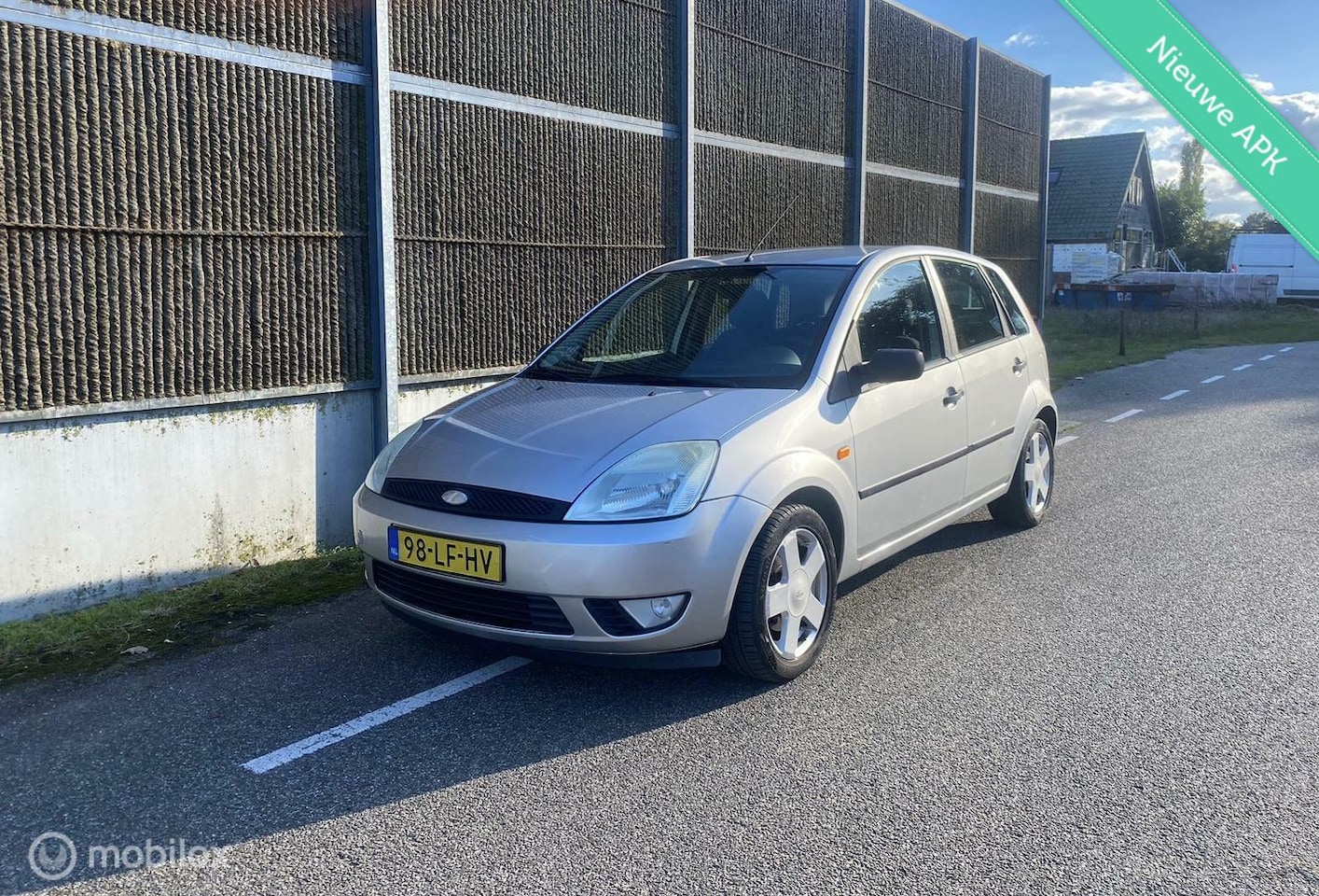 Ford Fiesta - 1.4-16V Ambiente LAGEKM/NAP/APK/AIRCO - AutoWereld.nl