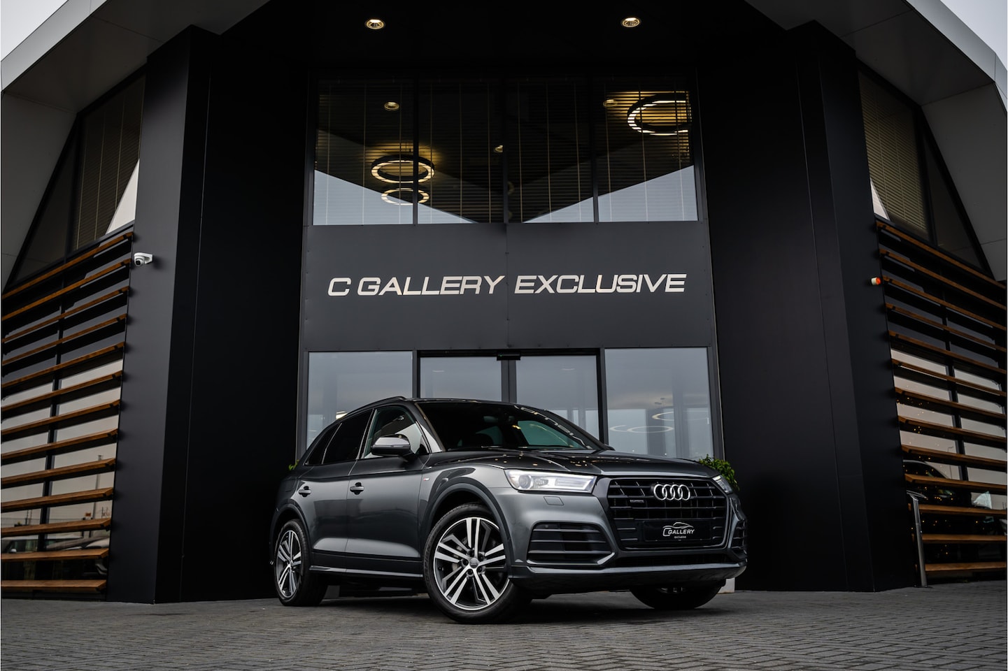 Audi Q5 - 50 TFSI e quattro S edition - Panorama | Luchtvering | Trekhaak | HUD - AutoWereld.nl