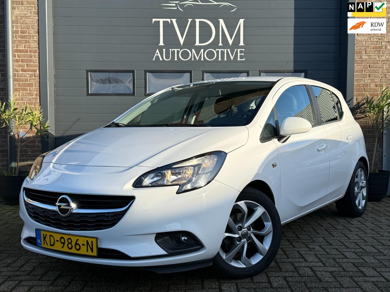 Opel Corsa - 1.4 Edition Cruise, Airco, Trekhaak, DEALER-ONDERHOUDEN - AutoWereld.nl