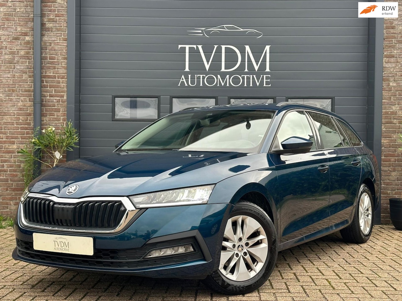 Skoda Octavia Combi - 1.5 e-TSI Business Edition Apple Carplay, Stoelverw - AutoWereld.nl