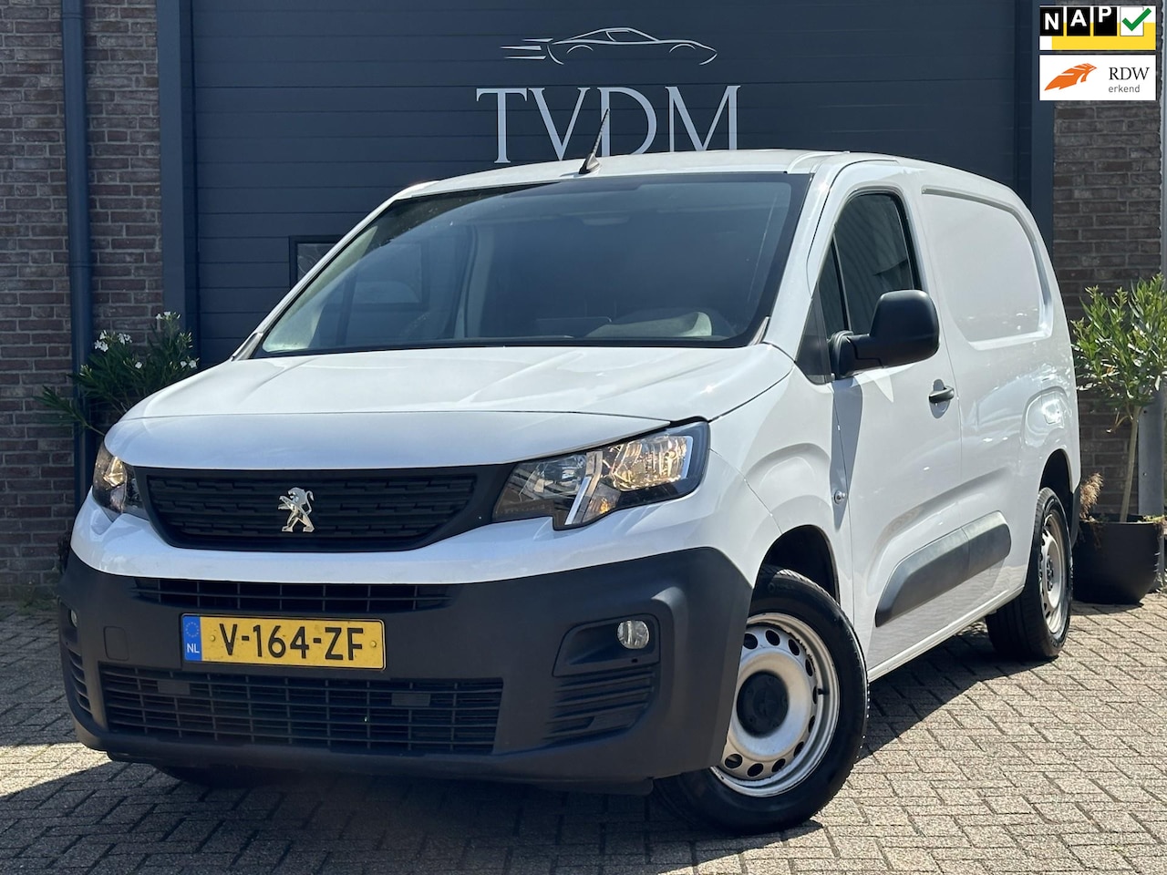 Peugeot Partner - 1.5 BlueHDI Premium Long Apple carplay Cruise Airco Schuifdeur Parkeersensor - AutoWereld.nl