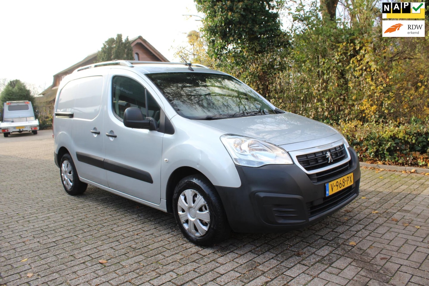 Peugeot Partner - 120 1.6 BlueHDi 100 L1 Pro S&S - AutoWereld.nl