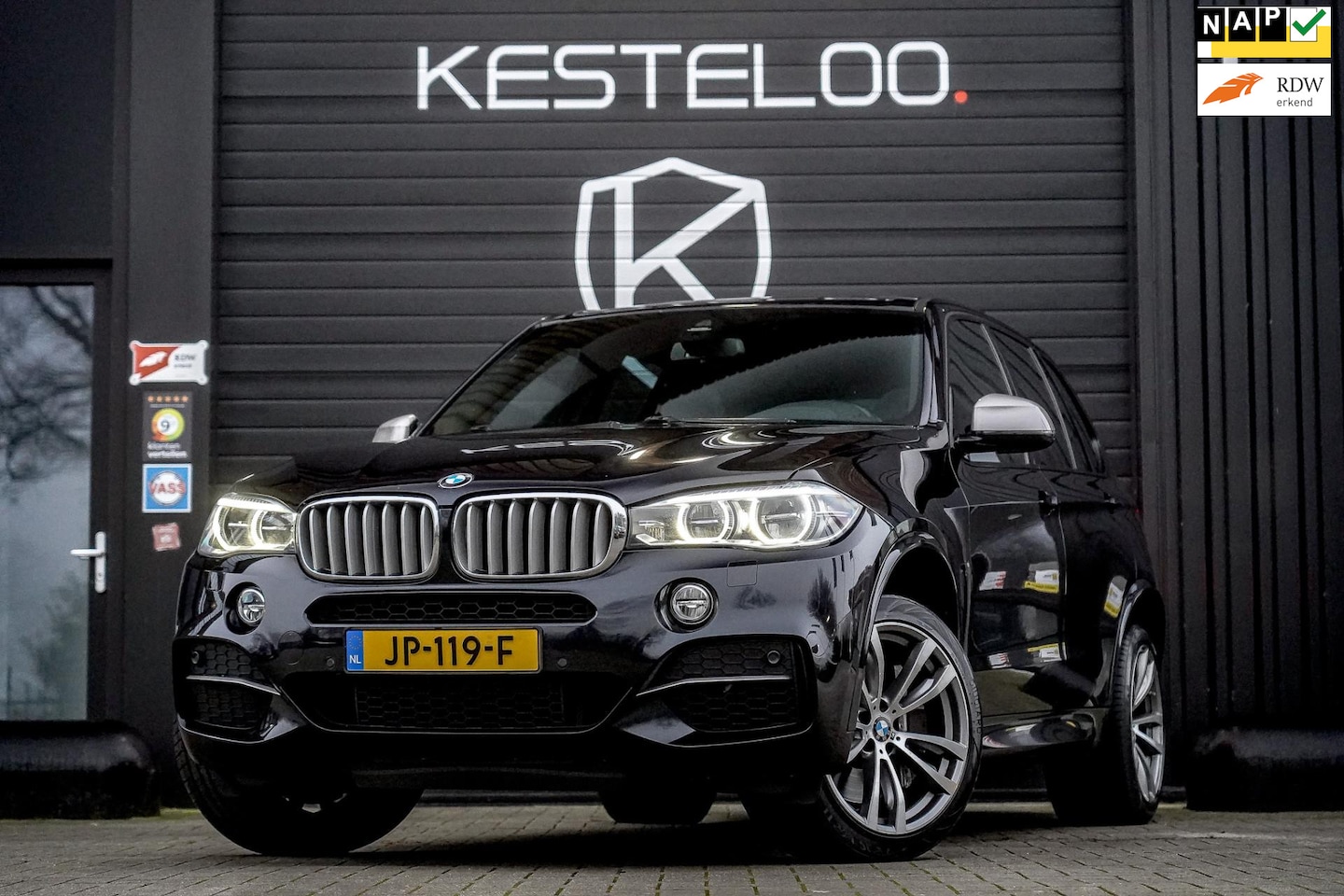 BMW X5 - M50d XDRIVE 381pk CARBONZWART/PANO/TREKHAAK/STANDKACHEL/HUD/SOFTCLOSE/CAMERA - AutoWereld.nl