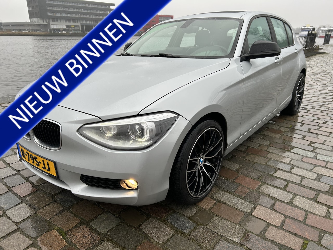 BMW 1-serie - 114i Upgrade Edition 5 deurs apple carplay bom vol - AutoWereld.nl