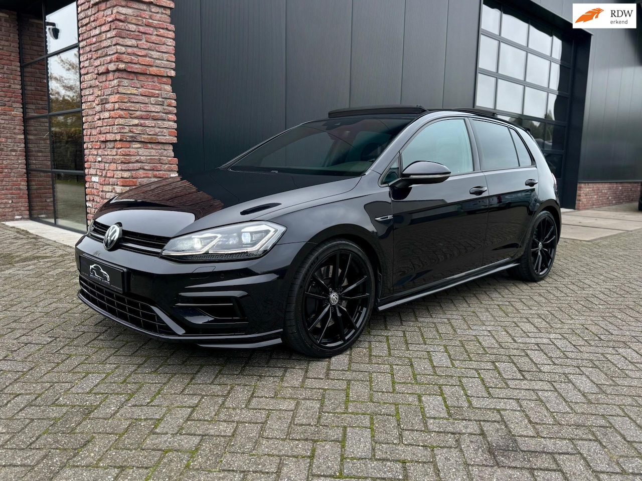 Volkswagen Golf - 2.0 TSI 4Motion R Akrapovic/Pano/Leder/maxton - AutoWereld.nl