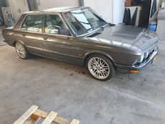 BMW 5-serie - 520i E28