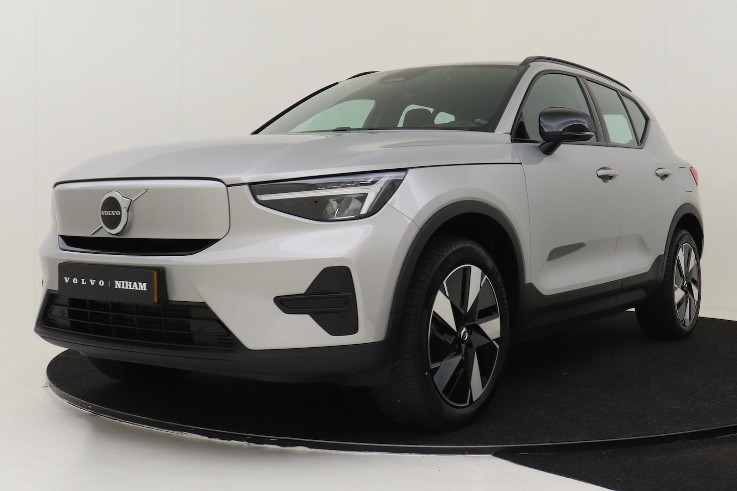 Volvo XC40 - Single Motor Extended Range Plus 82 kWh -CAMERA|WARMTEPOMP|ADAP.CRUISE|BLIS|KEY-LESS - AutoWereld.nl