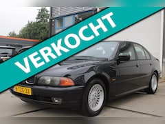 BMW 5-serie - 523i Executive | Airco | Stoelverwarming | Stuurverwarming |CruiseControl| Pano