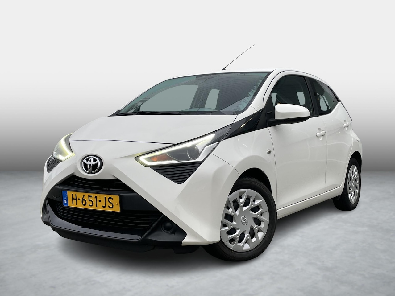 Toyota Aygo - 1.0 VVT-i x-play 1.0 VVT-i x-play - AutoWereld.nl