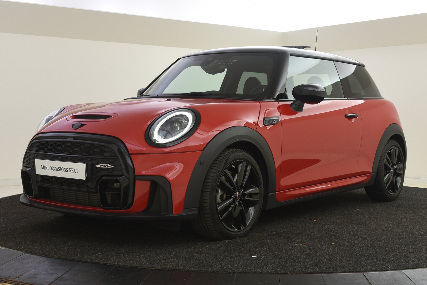 MINI John Cooper Works - Hatchback S JCW Automaat | Panoramadak | Achteruitrijcamera | JCW Sportstoelen | Harman-Ka - AutoWereld.nl