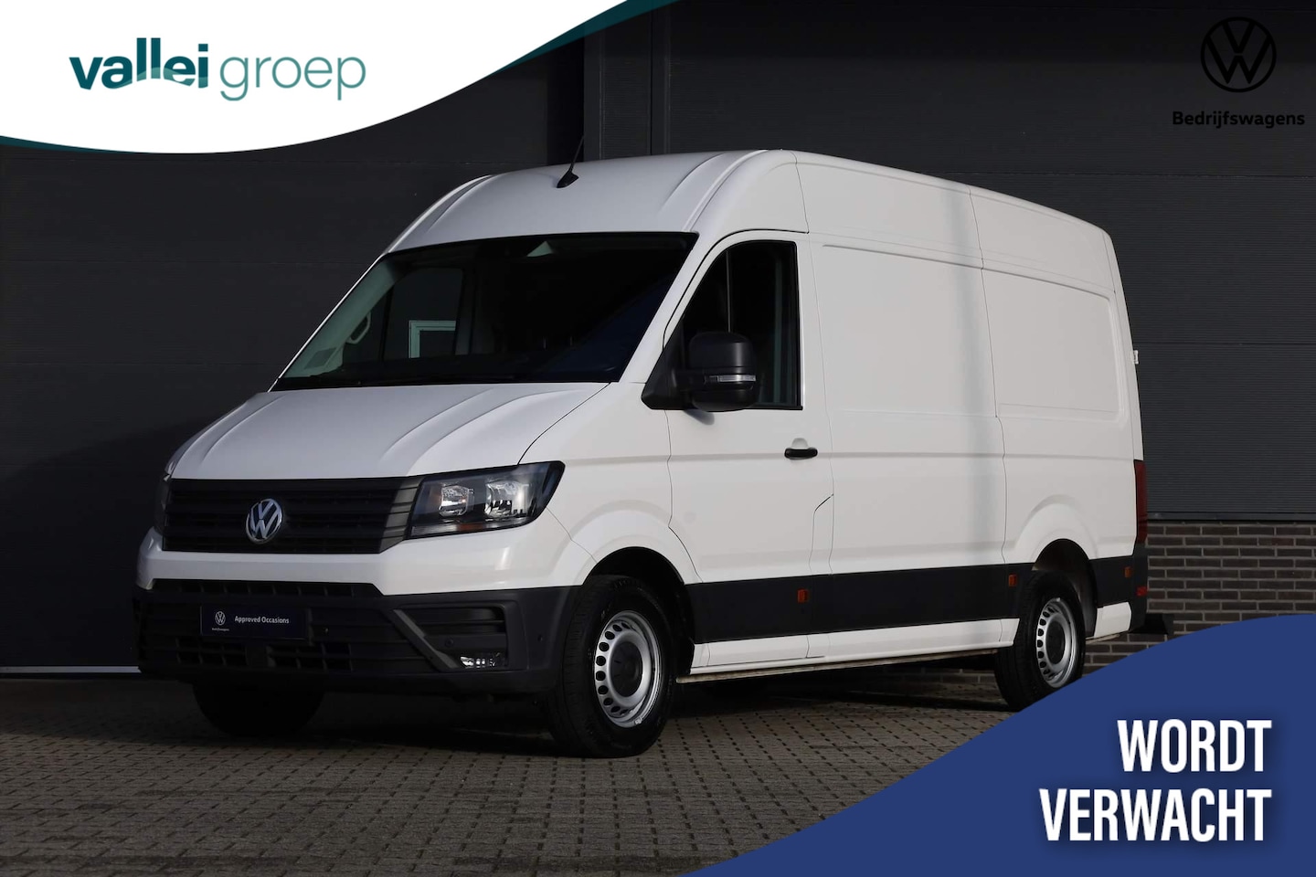 Volkswagen Crafter - 30 2.0 TDI 140PK L3H3 Highline | Trekhaak | Luchtgeveerde stoel | Camera | Leder | Verwarm - AutoWereld.nl