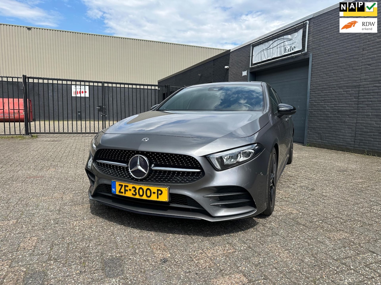 Mercedes-Benz A-klasse - 200 AMG Night Upgrade Camera Clima Cruise Navi Leer Pano Ambient light NAP - AutoWereld.nl