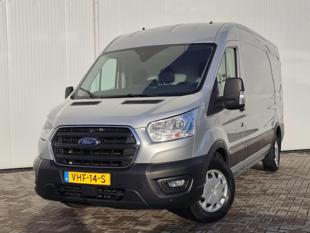 Ford Transit - 330 2.0 TDCI L3H2 AUTOMAAT bj 2020 77dkm LED/PDC/Climate/Cruise Vol Opties! - AutoWereld.nl