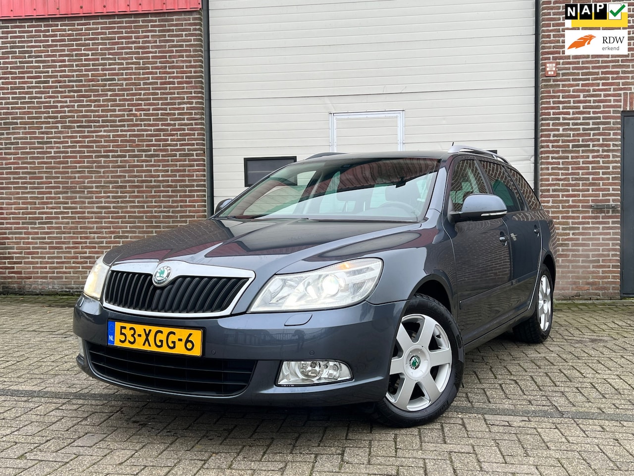 Skoda Octavia Combi - 1.2 TSI Elegance Business Line | Automaat + Cruise + Clima + Navigatie - AutoWereld.nl