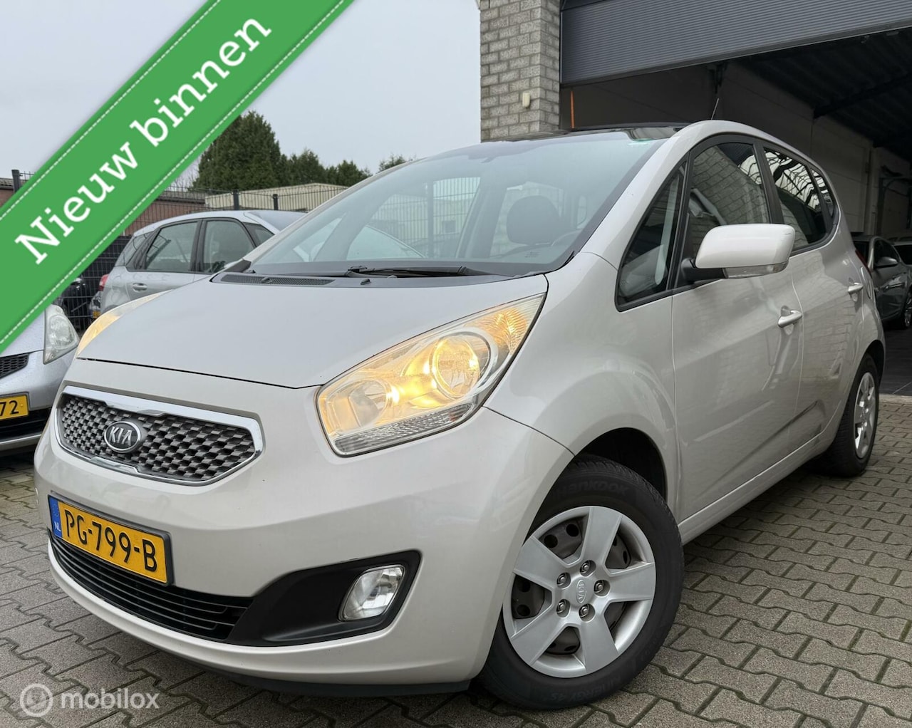 Kia Venga - 1.6 CVVT X-ecutive / Airco / Navi /Pano dak /N.A.P - AutoWereld.nl