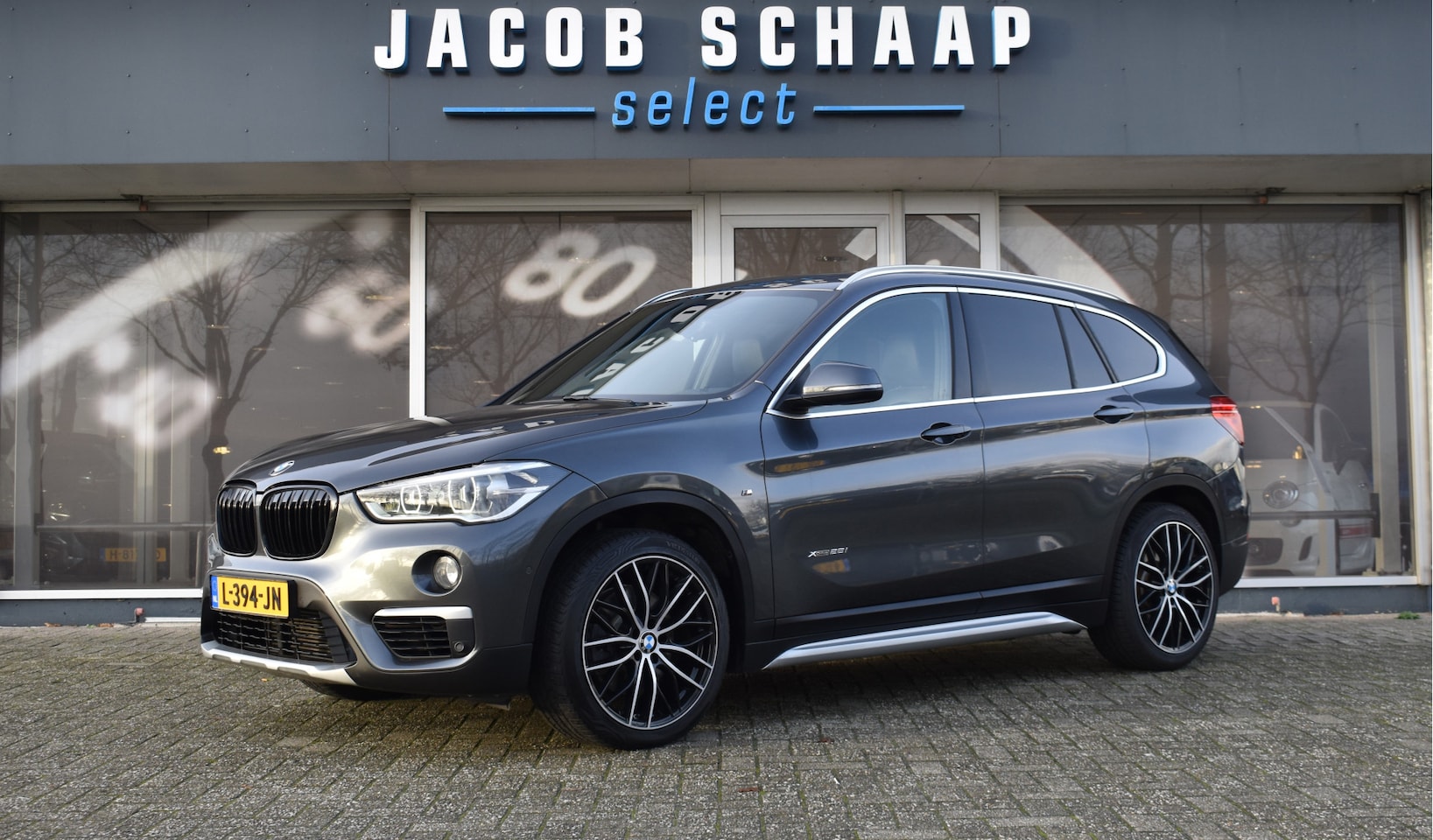 BMW X1 - xDrive 25i M Sport Automaat / Panodak / Camera / Keyless / 19" LM / Leder / Navi / Head Up - AutoWereld.nl