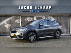 BMW X1 - xDrive 25i M Sport Automaat / Panodak / Camera / Keyless / 19" LM / Leder / Navi / Head Up