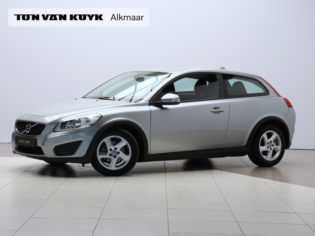 Volvo C30 - 1.6 Kinetic 1e Eigenaar / Navigatie /  Volvo Dealer Onderhouden / Bluetooth / Trekhaak - AutoWereld.nl