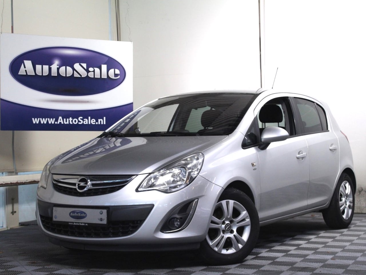 Opel Corsa - 1.4 Edition AUTOMAAT 2eEIGNR! STUUR/STOELVRW PDC CLIMA '11 - AutoWereld.nl